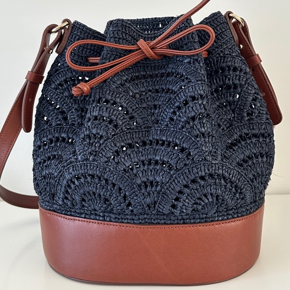 NWOT Sezane Alma Bucket Shoulder Bag Navy Raffia - Picture 1 of 8
